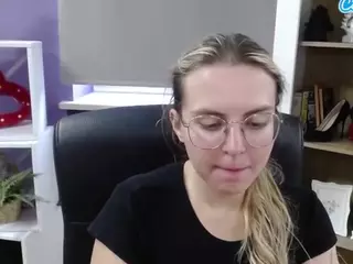 ZoeyFancy's Live Sex Cam Show