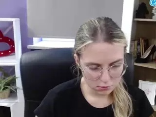 ZoeyFancy's Live Sex Cam Show