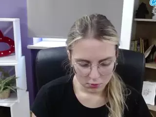 ZoeyFancy's Live Sex Cam Show