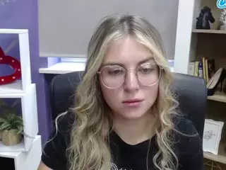 ZoeyFancy's Live Sex Cam Show