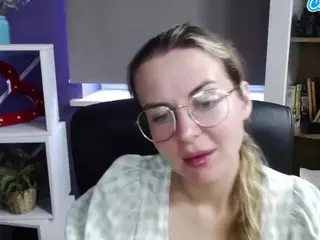 ZoeyFancy's Live Sex Cam Show