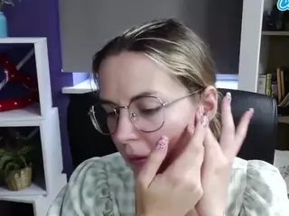 ZoeyFancy's Live Sex Cam Show