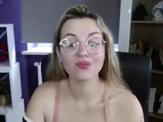 ZoeyFancy's Live Sex Cam Show