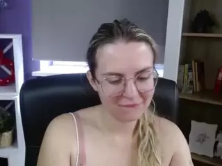 ZoeyFancy's Live Sex Cam Show