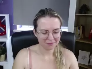 ZoeyFancy's Live Sex Cam Show