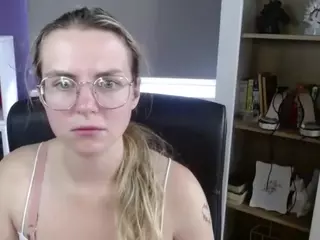 ZoeyFancy's Live Sex Cam Show