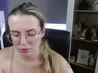 ZoeyFancy's Live Sex Cam Show