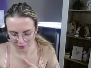 ZoeyFancy's Live Sex Cam Show