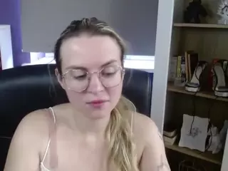 ZoeyFancy's Live Sex Cam Show