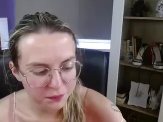ZoeyFancy's Live Sex Cam Show