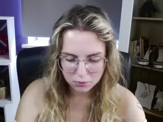 ZoeyFancy's Live Sex Cam Show