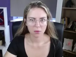 ZoeyFancy's Live Sex Cam Show