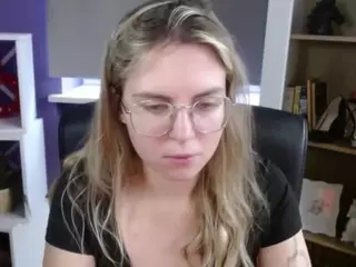 ZoeyFancy's Live Sex Cam Show