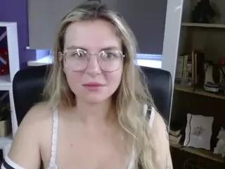 ZoeyFancy's Live Sex Cam Show
