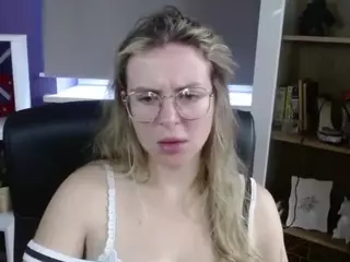 ZoeyFancy's Live Sex Cam Show