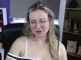 ZoeyFancy's Live Sex Cam Show