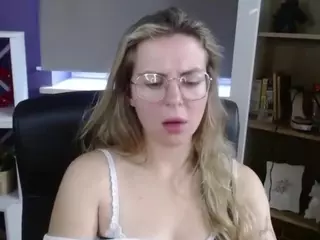 ZoeyFancy's Live Sex Cam Show