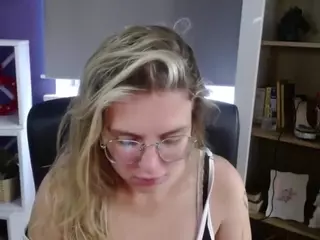 ZoeyFancy's Live Sex Cam Show