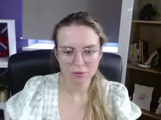 ZoeyFancy's Live Sex Cam Show