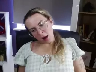 ZoeyFancy's Live Sex Cam Show