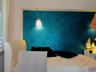 awesome-jolie's Live Sex Cam Show