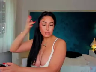 awesome-jolie's Live Sex Cam Show