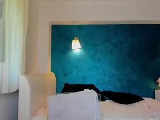 awesome-jolie's Live Sex Cam Show