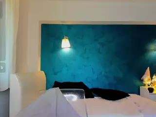 awesome-jolie's Live Sex Cam Show