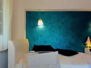 awesome-jolie's Live Sex Cam Show