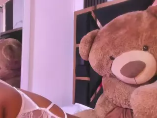 Lucia's Live Sex Cam Show