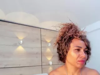 thaylanaa's Live Sex Cam Show