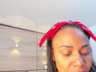 thaylanaa's Live Sex Cam Show