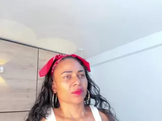thaylanaa's Live Sex Cam Show