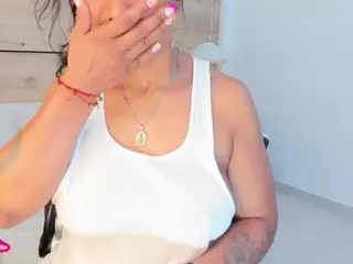 thaylanaa's Live Sex Cam Show
