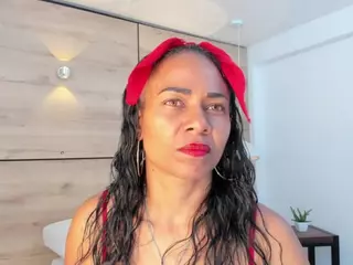 thaylanaa's Live Sex Cam Show