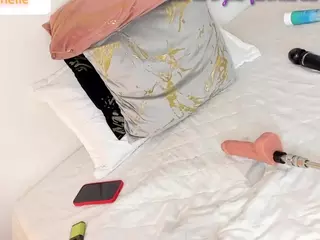 is_mishelle's Live Sex Cam Show