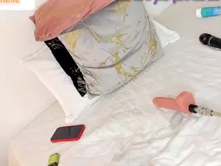 is_mishelle's Live Sex Cam Show