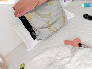is_mishelle's Live Sex Cam Show