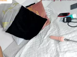 is_mishelle's Live Sex Cam Show