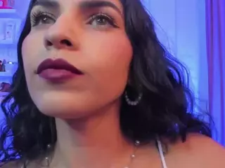 BrunetteOfYourDreams's Live Sex Cam Show