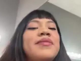 kiwiibloom's Live Sex Cam Show