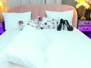 AmedeeaBanks's Live Sex Cam Show