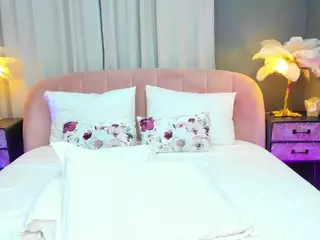 AmedeeaBanks's Live Sex Cam Show