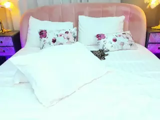 AmedeeaBanks's Live Sex Cam Show