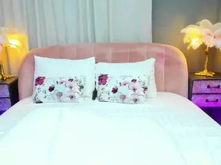 AmedeeaBanks's Live Sex Cam Show