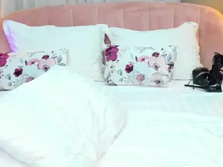 AmedeeaBanks's Live Sex Cam Show