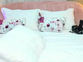 AmedeeaBanks's Live Sex Cam Show