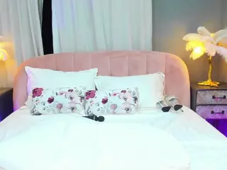 AmedeeaBanks's Live Sex Cam Show