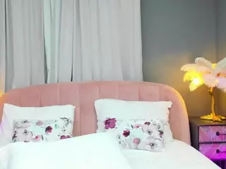 AmedeeaBanks's Live Sex Cam Show