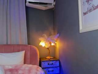 Live cam show with AmedeeaBanks